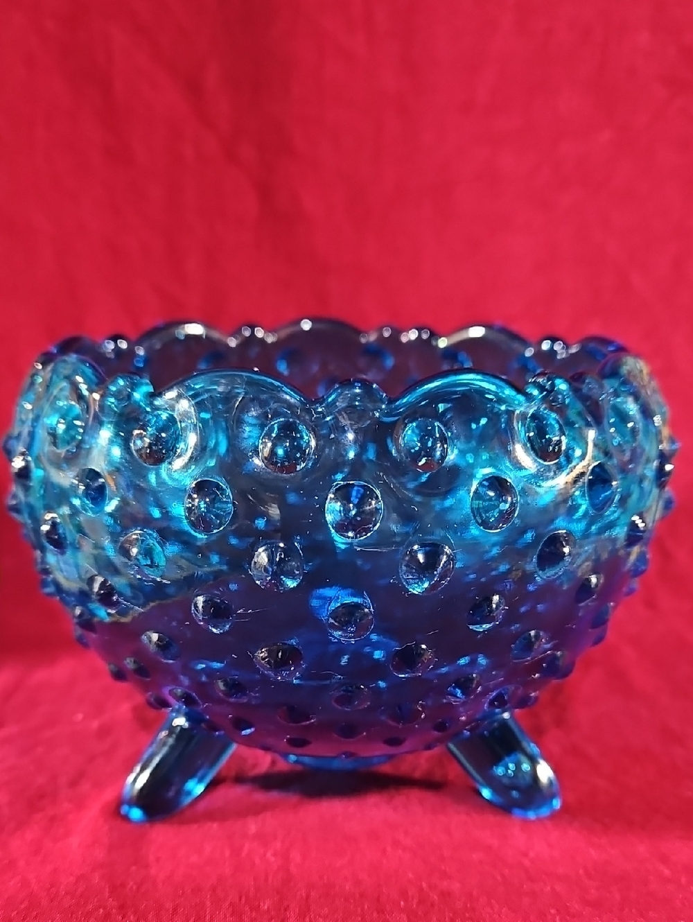 VTG L.E. Smith Blue Hobnail 3-Footed Ruffled Bowl, UV Reactive